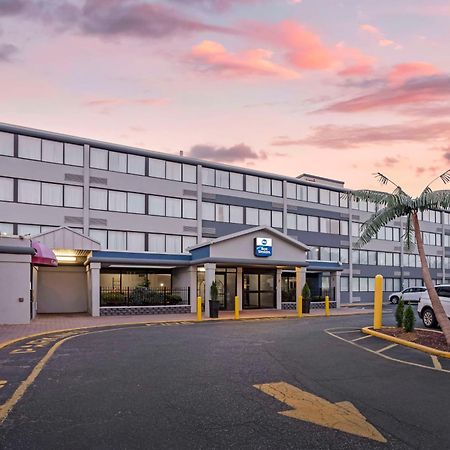 Best Western Rutgers University Hotel Ист Брънсуик Екстериор снимка