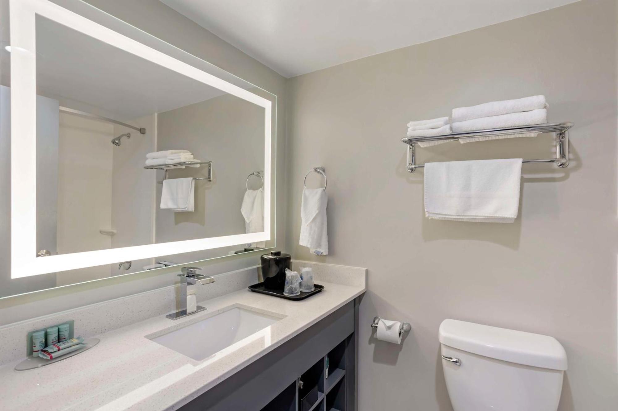 Best Western Rutgers University Hotel Ист Брънсуик Екстериор снимка