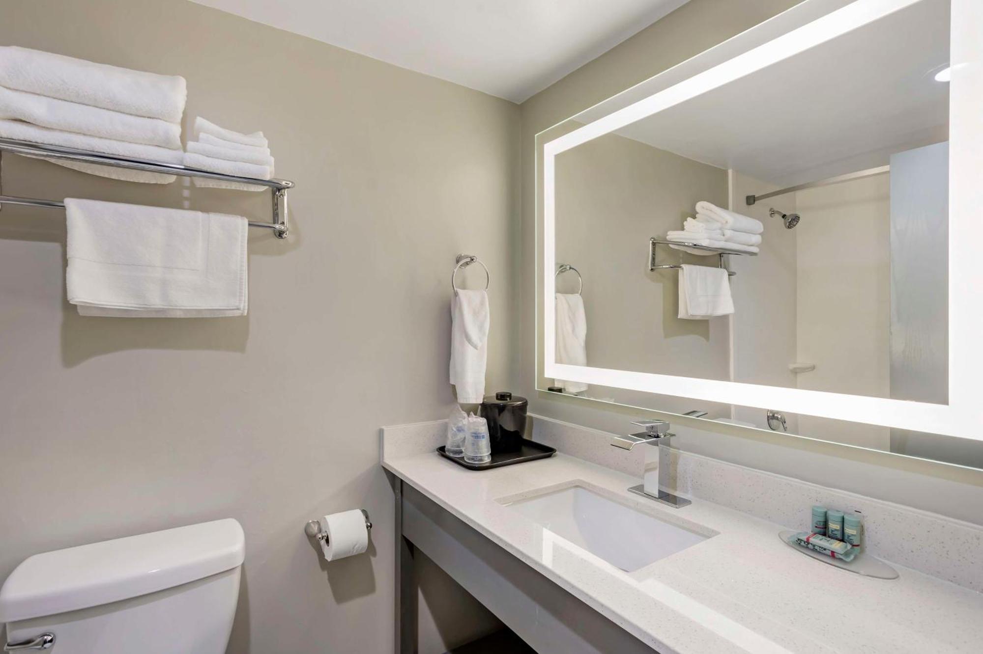 Best Western Rutgers University Hotel Ист Брънсуик Екстериор снимка