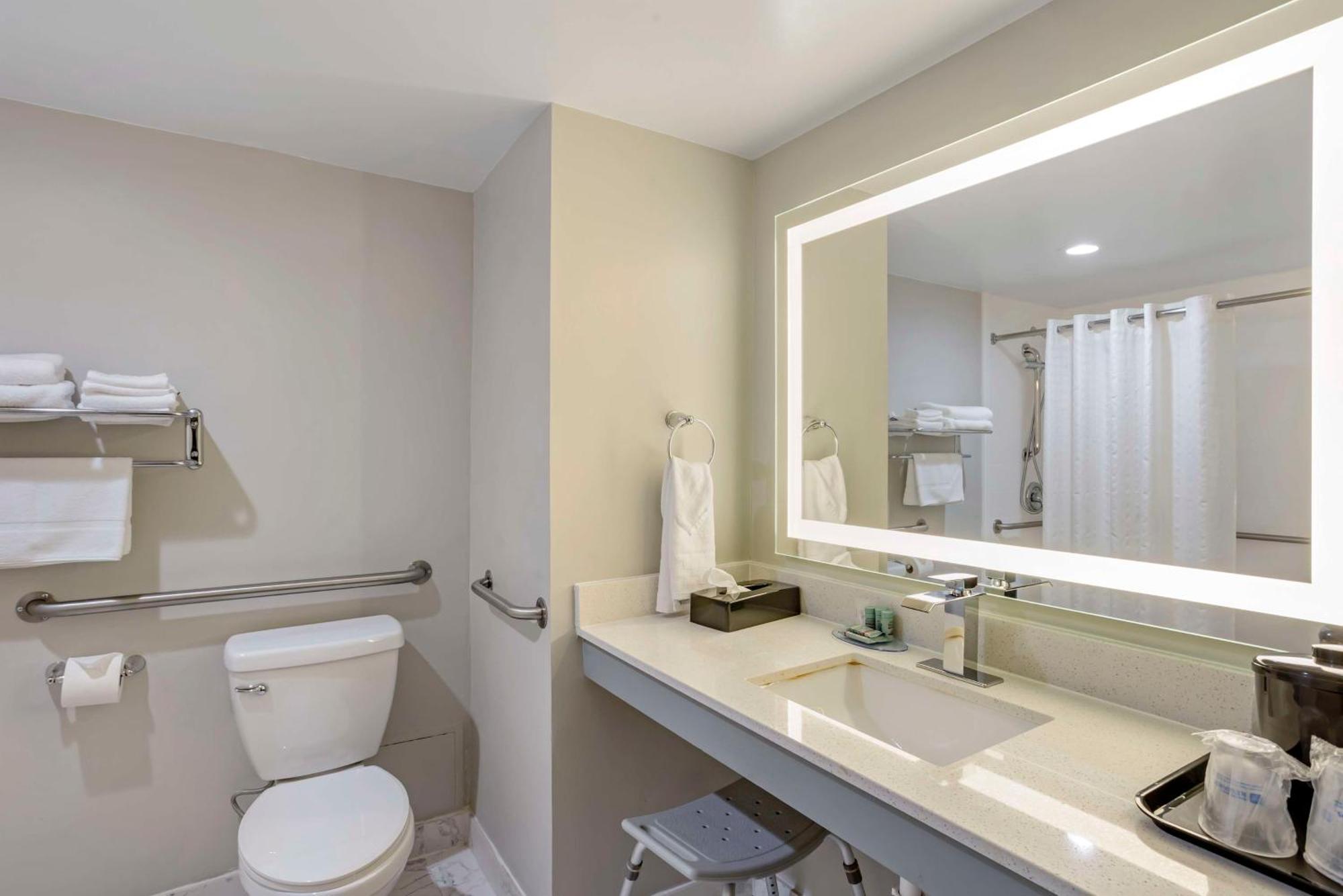 Best Western Rutgers University Hotel Ист Брънсуик Екстериор снимка