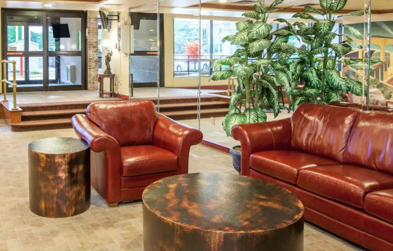 Best Western Rutgers University Hotel Ист Брънсуик Екстериор снимка