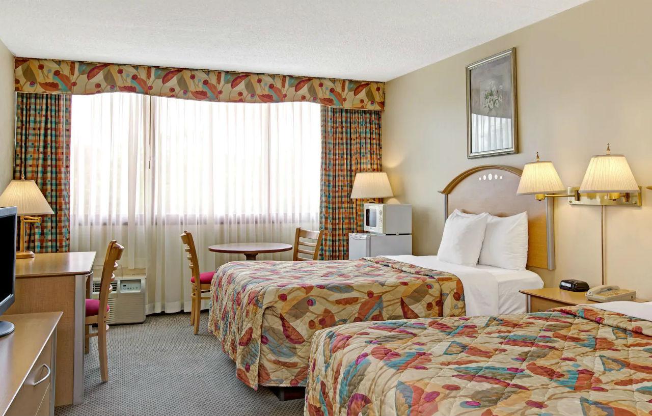 Best Western Rutgers University Hotel Ист Брънсуик Екстериор снимка